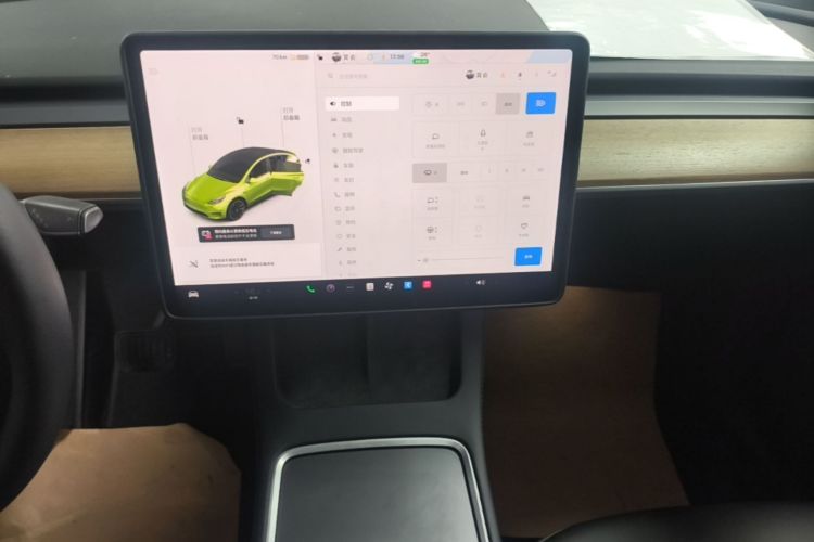 Tesla Model Y 2021 car image #13