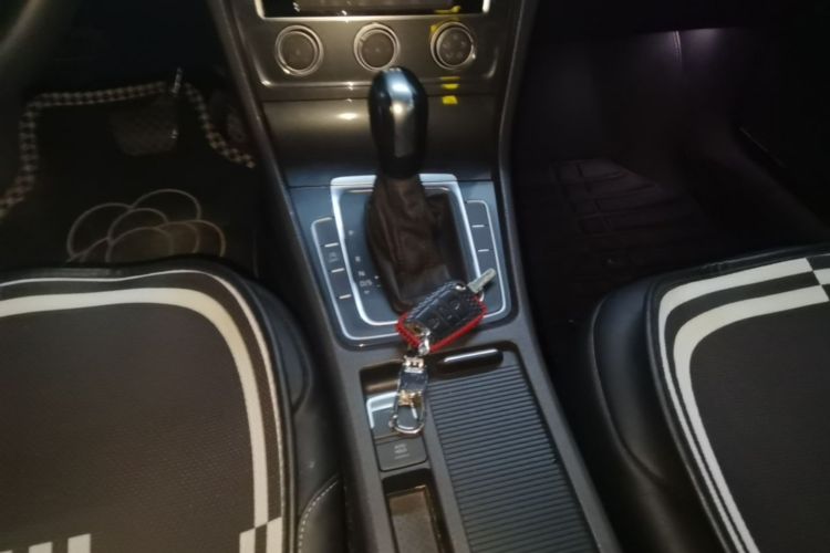Volkswagen Golf 2018 car image #18