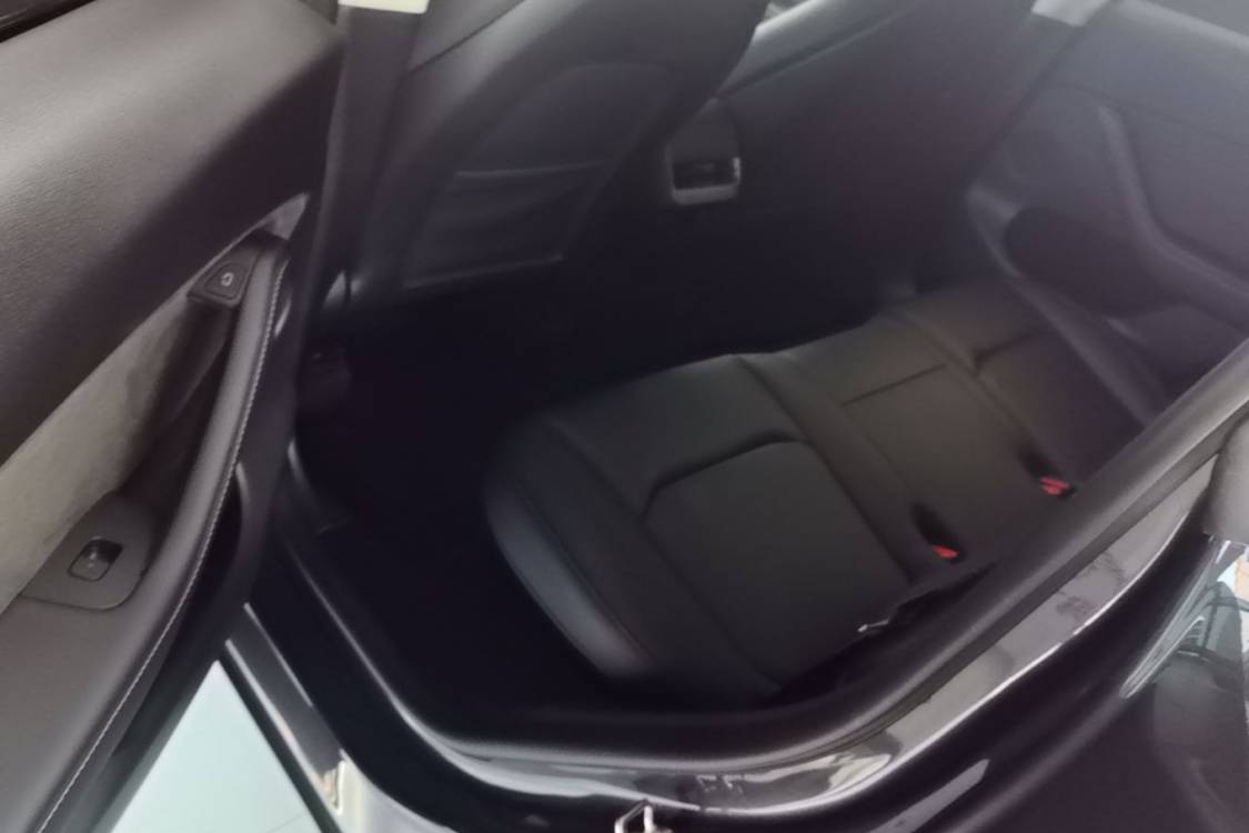 Tesla Model Y 2024 car image #13