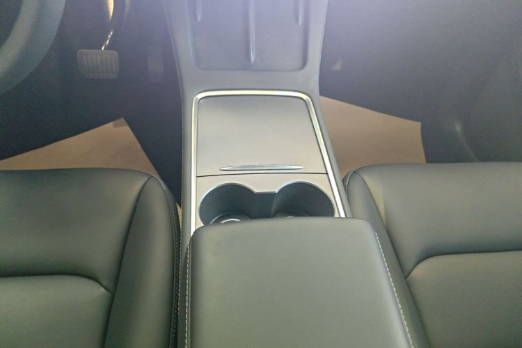 Tesla Model Y 2023 #14 Tesla Model Y 2023 car image #14