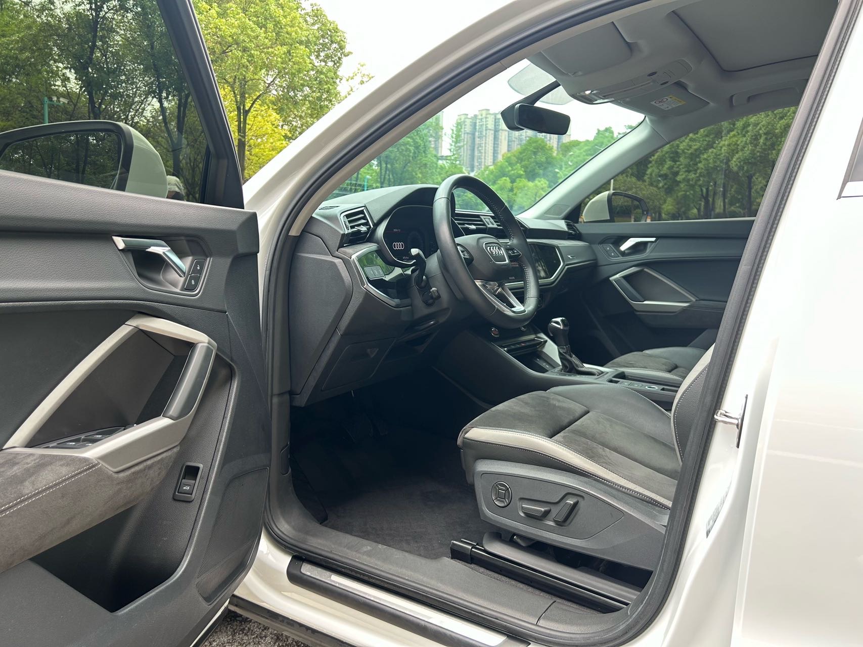 Audi Q3 2022 car image #5