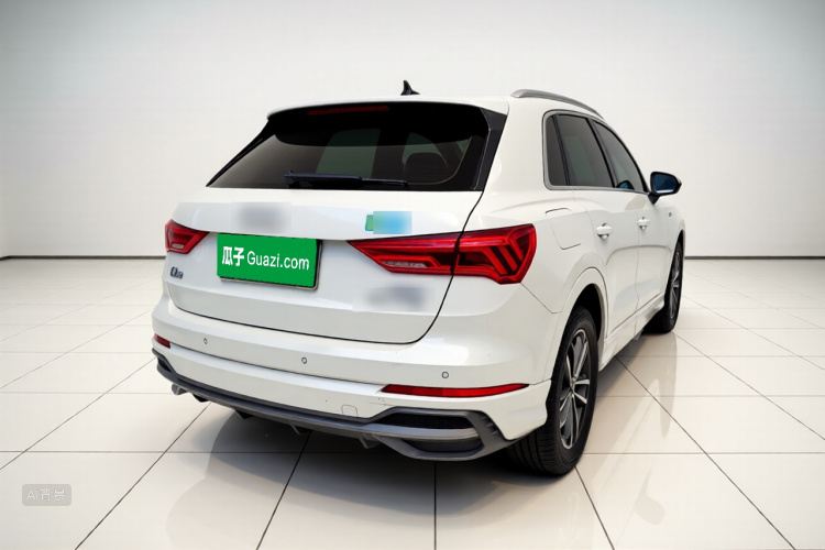 Audi Q3 2022 car image #7