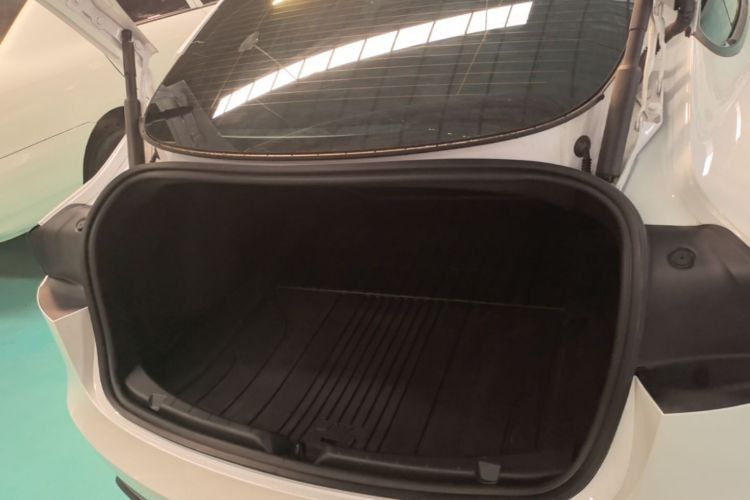 Tesla Model 3 2026 imagen de coche #21