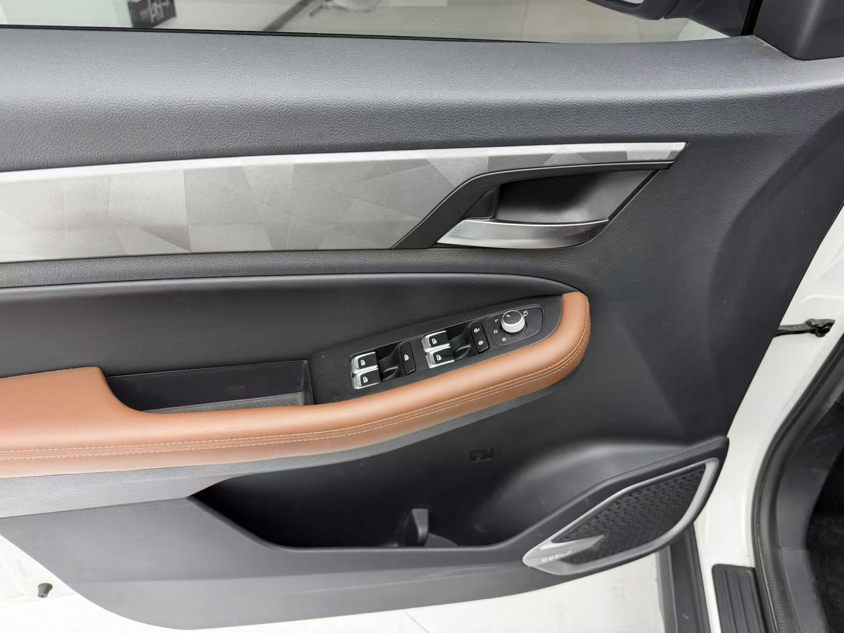 GEELY Vision X6 2022 car image #9