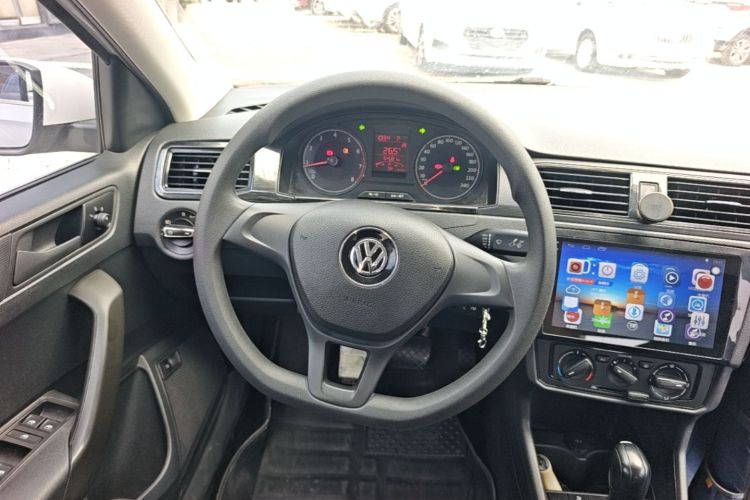 Volkswagen Santana 2018 car image #11