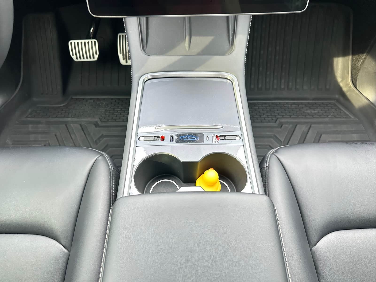 Tesla Model Y 2023 #16 Tesla Model Y 2023 car image #16