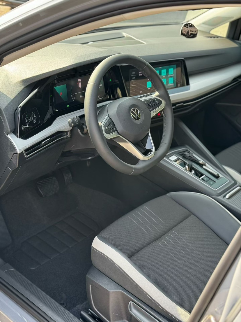 Volkswagen Golf 2023 car image #4