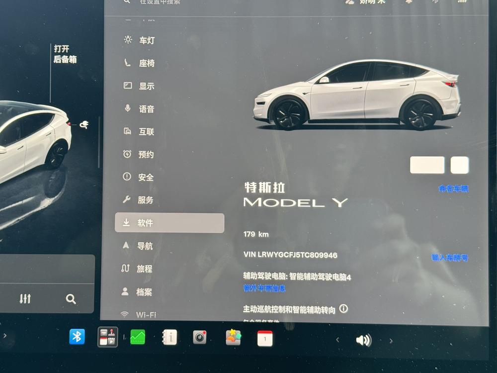 Tesla Model Y 2026 #8 Tesla Model Y 2026 car image #8