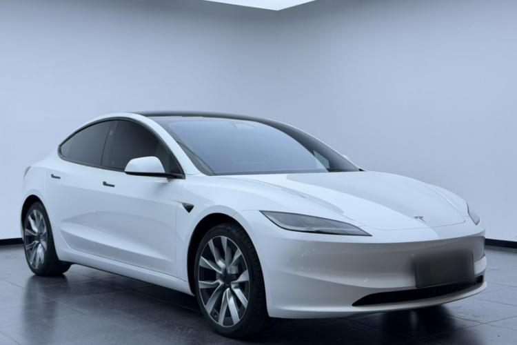 Tesla Model 3 2024 car image #4