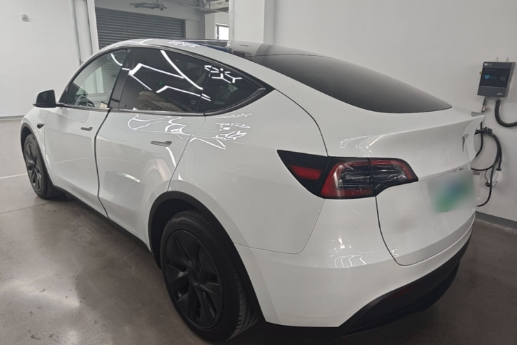 Tesla Model Y 2024 #5 Tesla Model Y 2024 car image #5