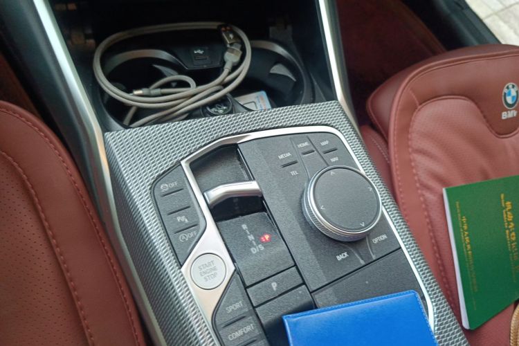 BMW 3 Series 2024 immagine di auto #14