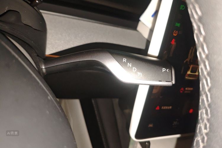 Tesla Model Y 2023 car image #16