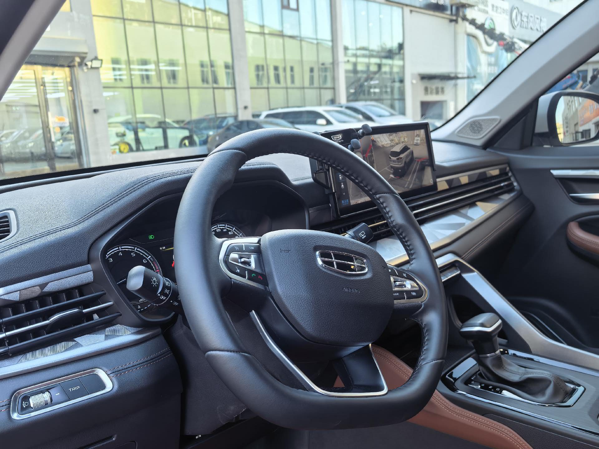 GEELY Vision X6 2023 car image #5