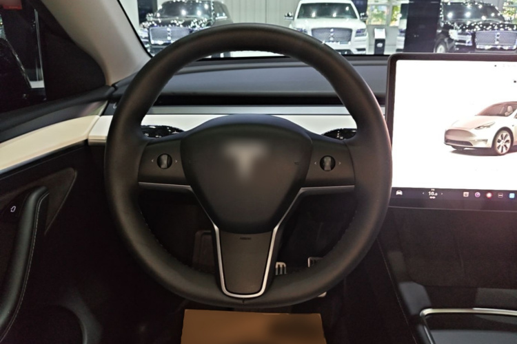 Tesla Model Y 2022 #11 Tesla Model Y 2022 car image #11