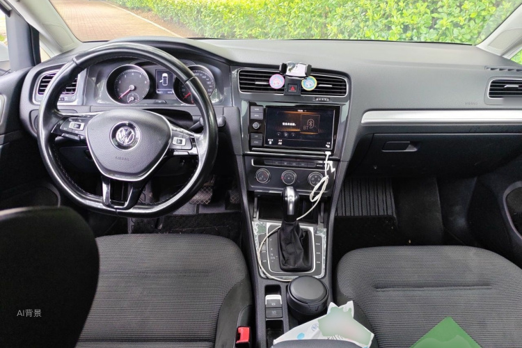 Volkswagen Golf 2019 car image #11