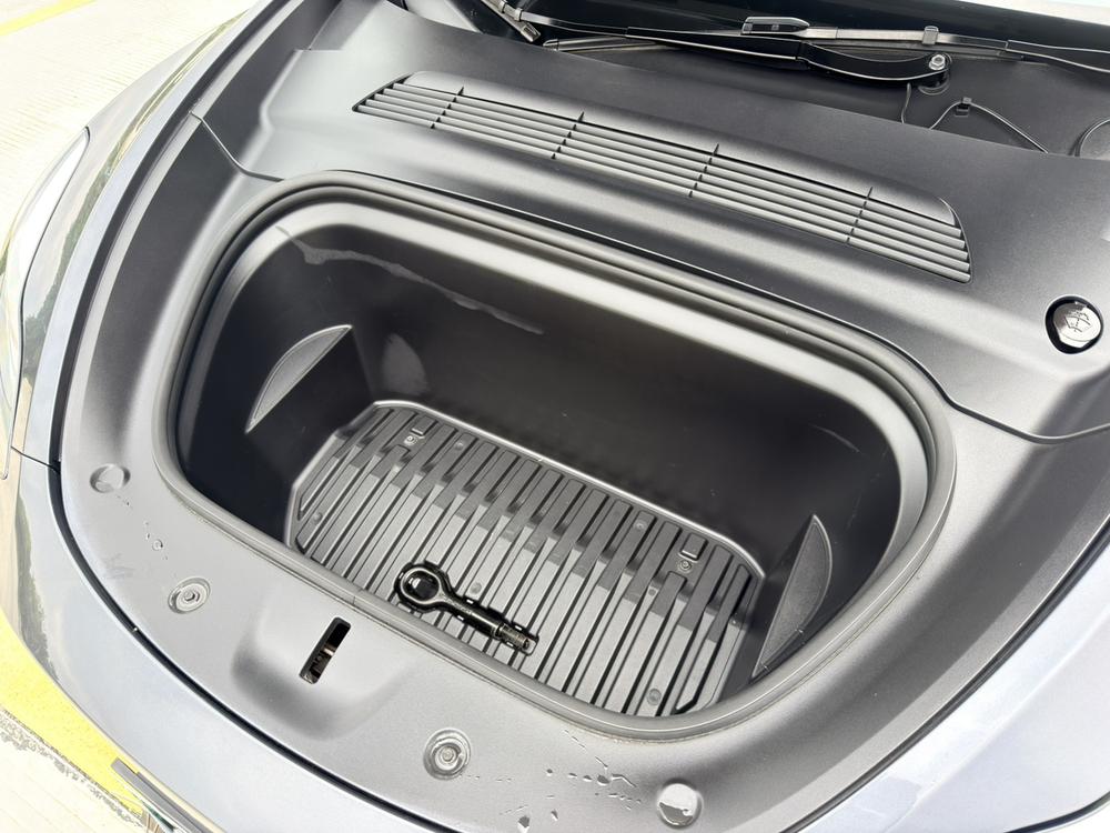 Tesla Model Y 2021 car image #25