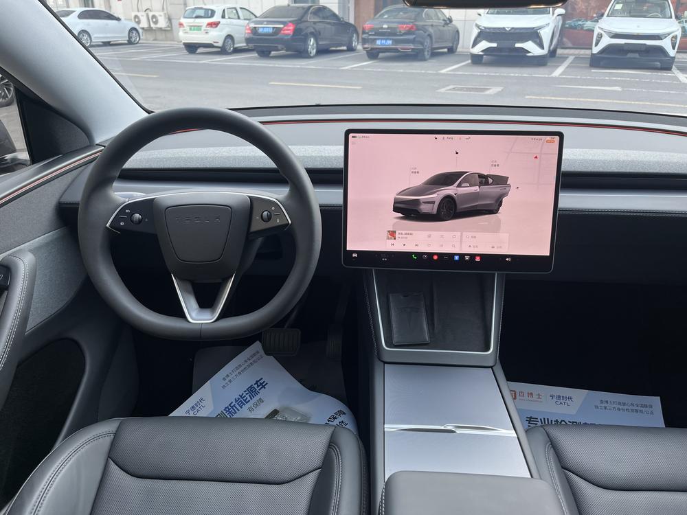 Tesla Model Y 2025 car image #12