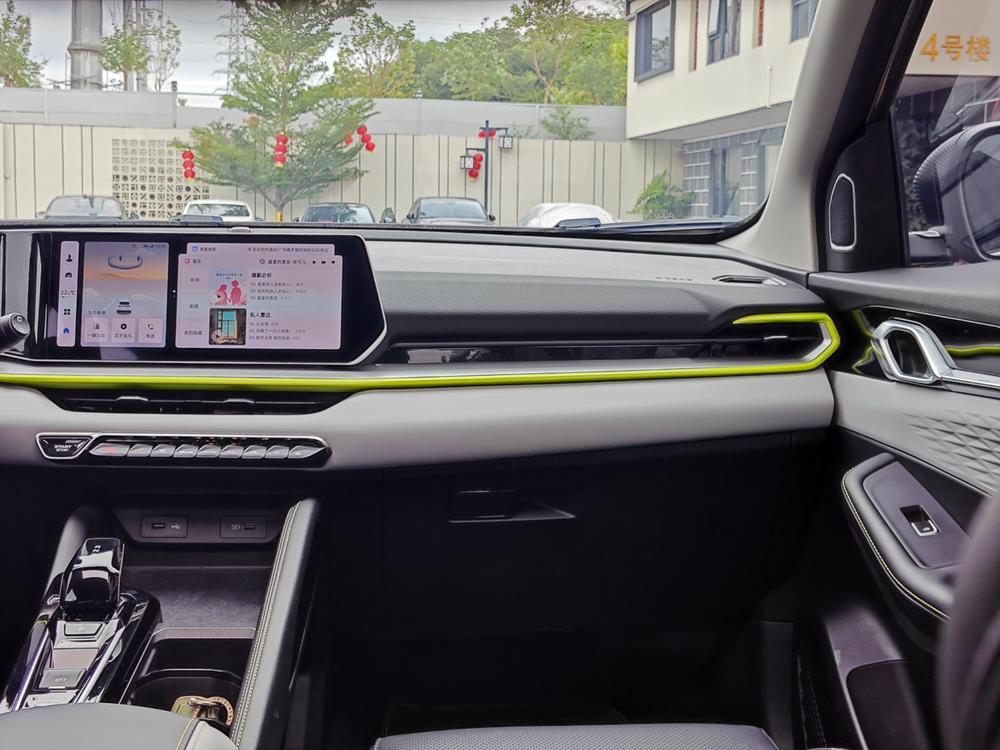 GEELY Coolray 2023 #11 GEELY Coolray 2023 car image #11