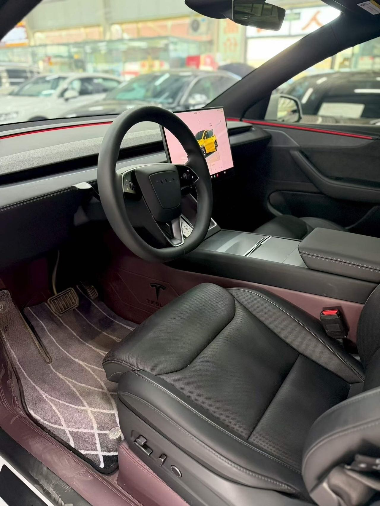 Tesla Model Y L 2025 car image #4