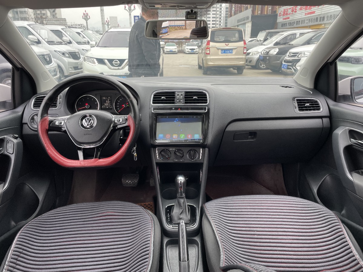 Volkswagen Polo 2016 car image #2