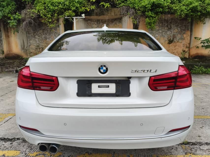 BMW 3 Series 2018 car image #4
