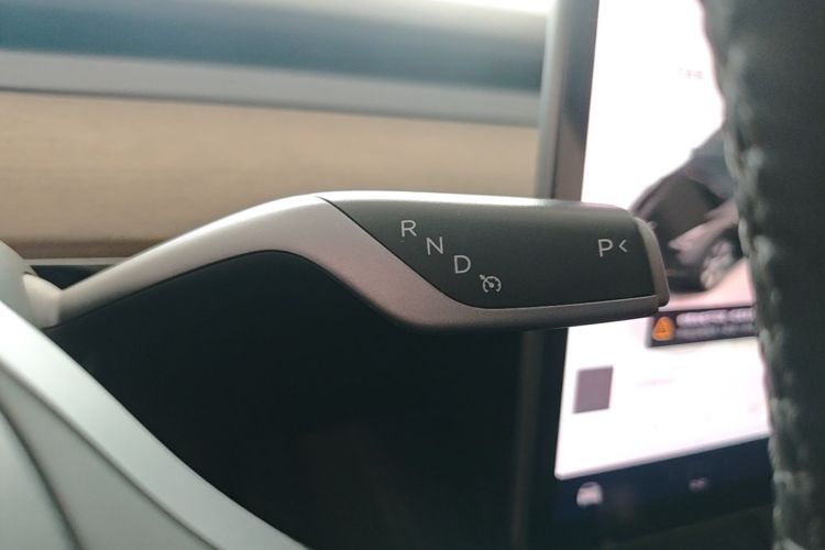 Tesla Model Y 2023 #14 Tesla Model Y 2023 car image #14