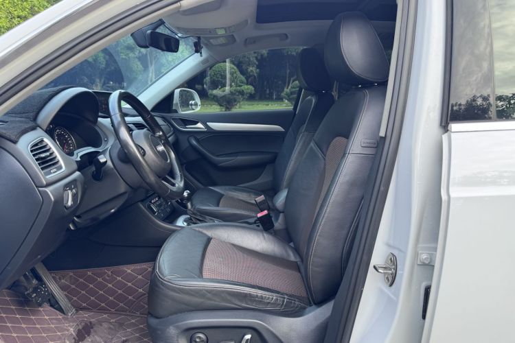 Audi Q3 2017 car image #19