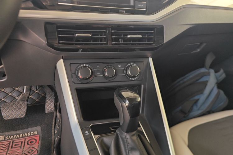 Volkswagen Polo 2020 car image #17