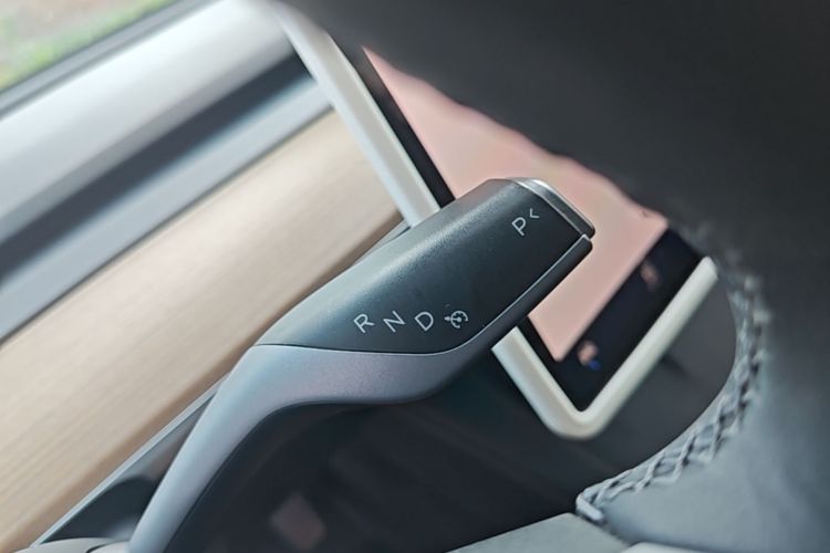 Tesla Model 3 2023 car image #14