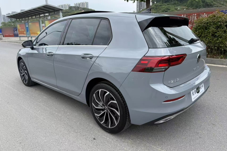 Volkswagen Golf 2023 car image #7
