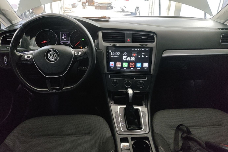 Volkswagen Golf 2018 car image #10