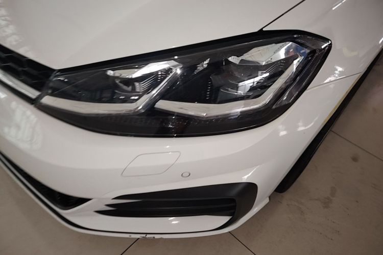 Volkswagen Golf 2018 car image #23