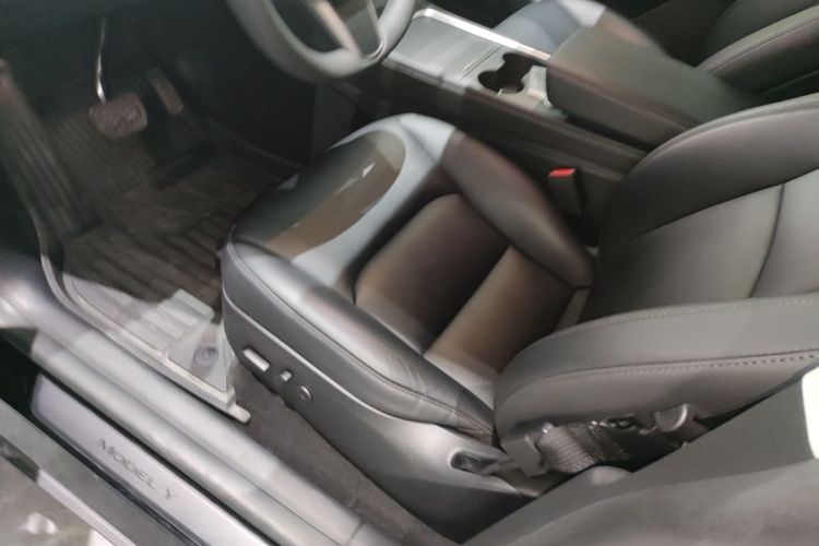 Tesla Model Y 2023 car image #15