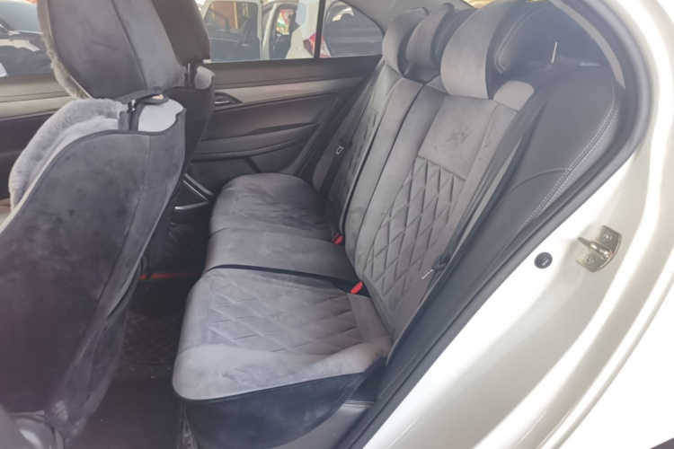 GEELY Emgrand 2022 car image #17