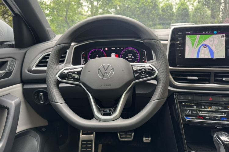 Volkswagen T-Roc 2025 car image #21