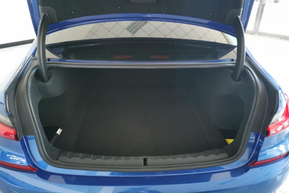 BMW 3 Series 2020 car image #8