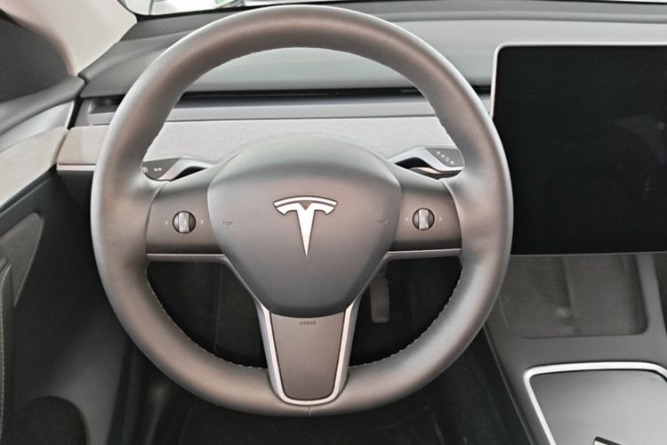 Tesla Model Y 2024 #12 Tesla Model Y 2024 car image #12