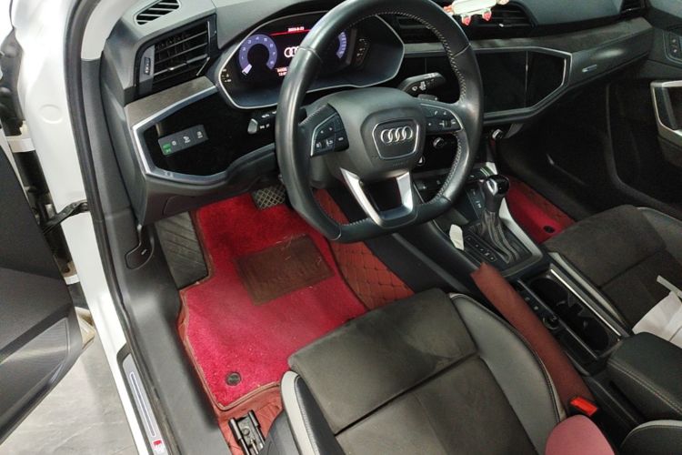 Audi Q3 2021 car image #16