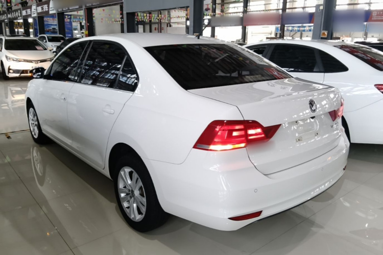 Volkswagen Santana 2018 car image #5