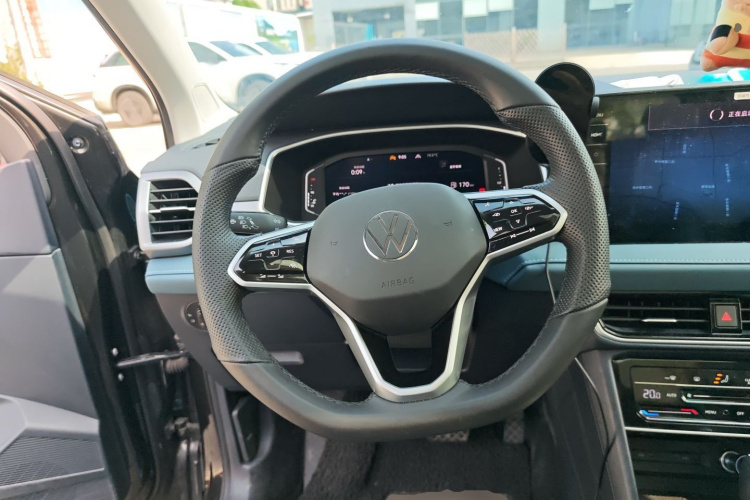 Volkswagen Tharu 2024 car image #12