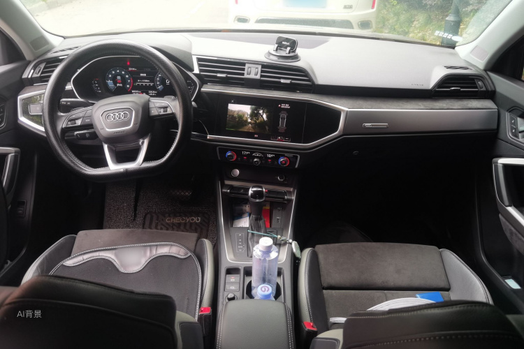 Audi Q3 2020 car image #11