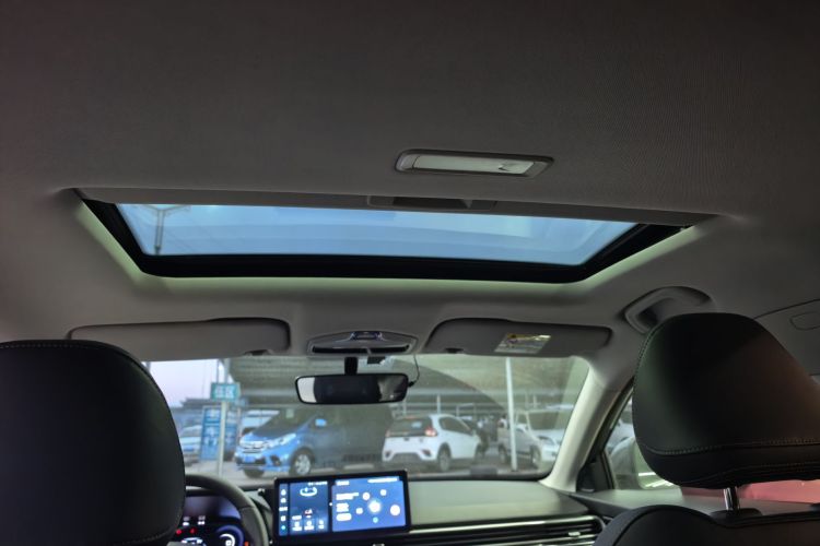 GEELY Emgrand 2023 car image #12