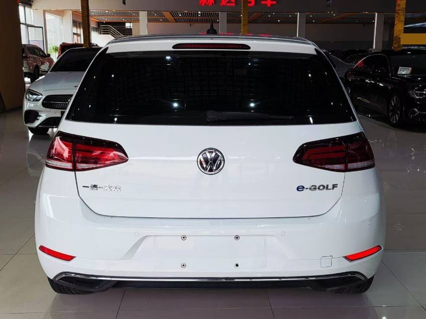 Volkswagen Golf Pure Electric 2020 immagine di auto #9