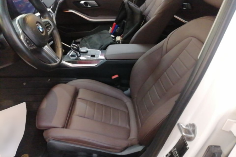 BMW 3 Series 2020 car image #19