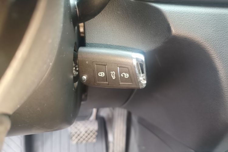 Audi Q3 2016 car image #9