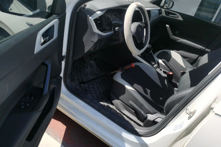 Volkswagen Polo 2022 car image #15