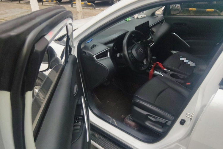Toyota Corolla Cross 2025 immagine di auto #9