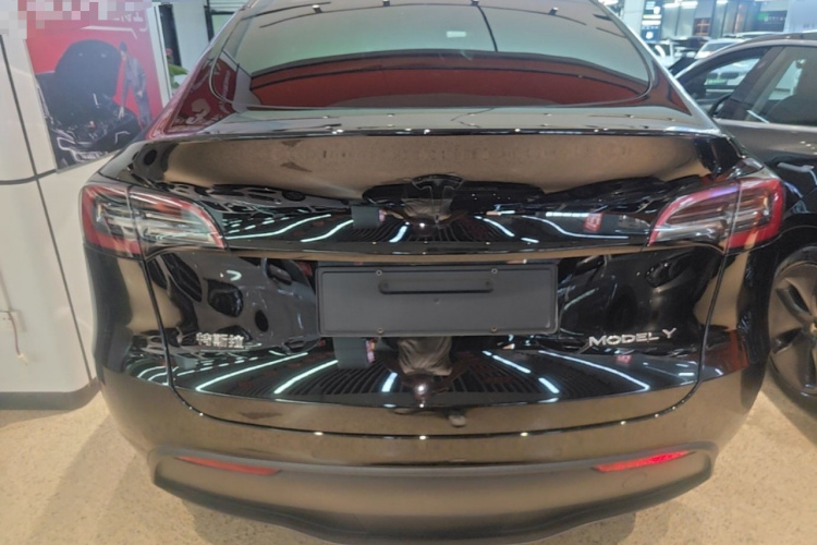 Tesla Model Y 2022 #4 Tesla Model Y 2022 car image #4