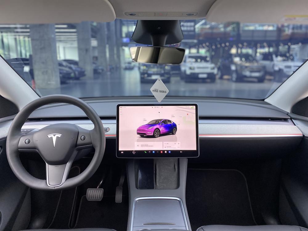 Tesla Model Y 2025 #19 Tesla Model Y 2025 car image #19