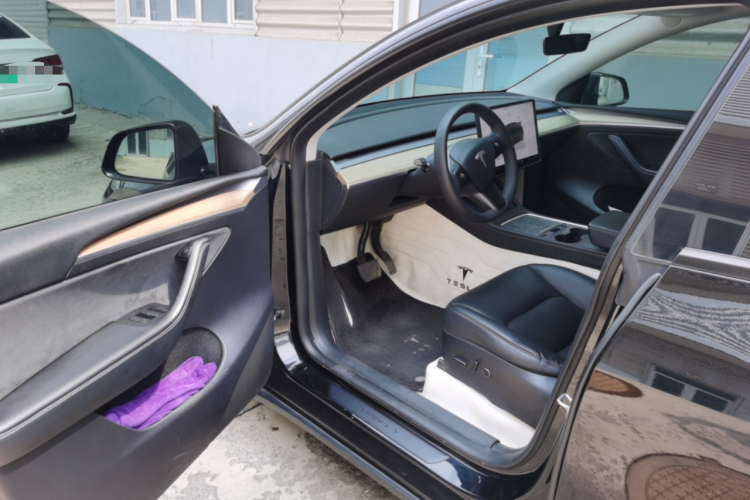 Tesla Model Y 2023 #9 Tesla Model Y 2023 car image #9